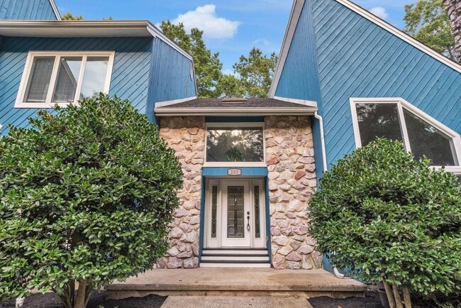 Photo - 209 Shady Knoll Ln