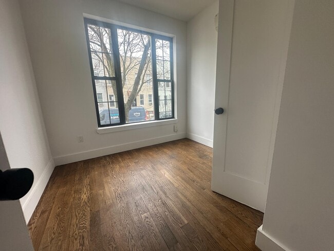 Building Photo - 19-15 Palmetto St Unit 1 R