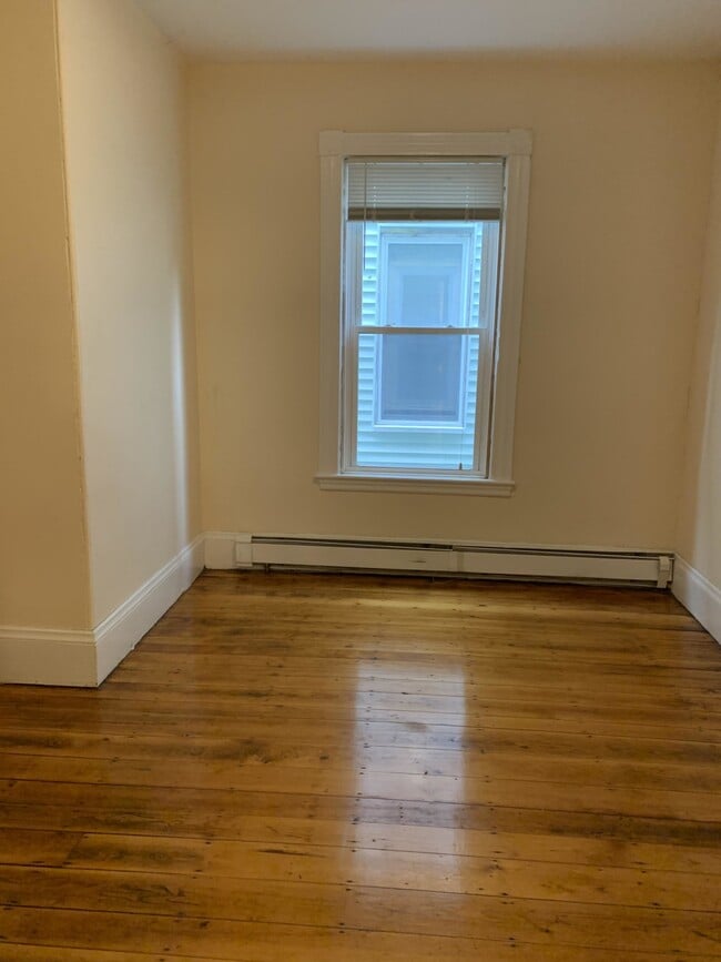 249 W 5th St Unit 2