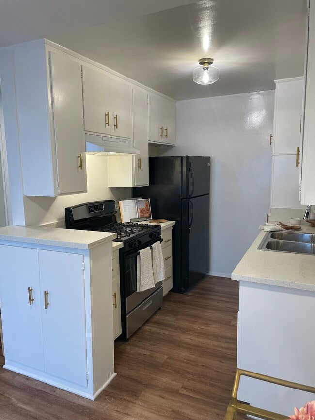 Kitchen range - Monroe Manor