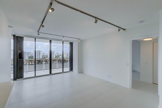 Photo - 3640 Yacht Club Dr Unit 1507