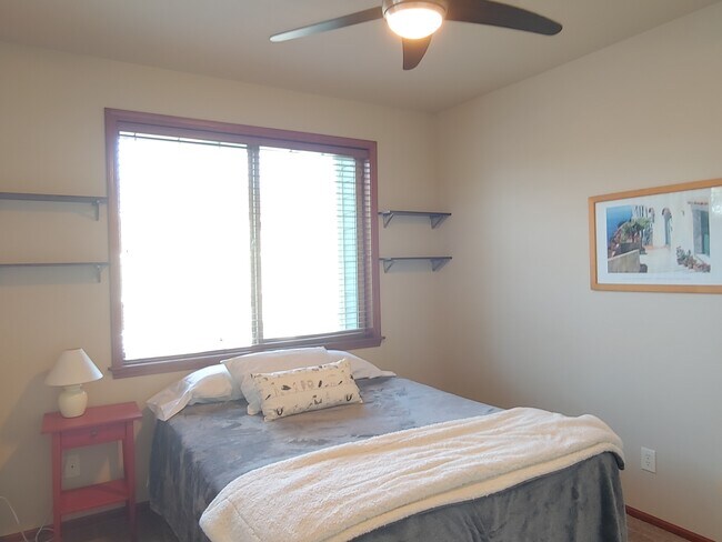 Master bedroom - 660 Telegraph Rd Unit 201