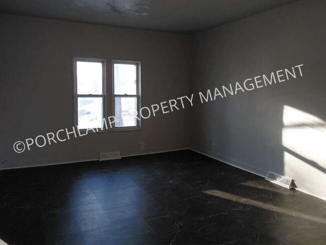 Photo - 403 E Broadway Ave