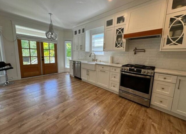 Photo - 23888 117B Av