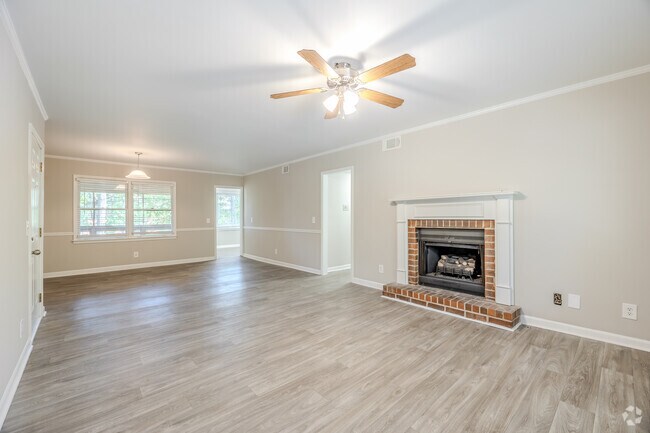 3BR, 2BA - 1,690SF - Living Room - Villas on Briarcliff