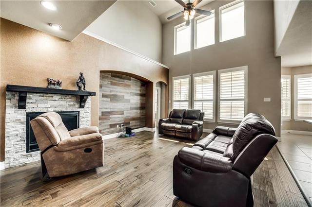 Photo - 1025 Spring Falls Dr