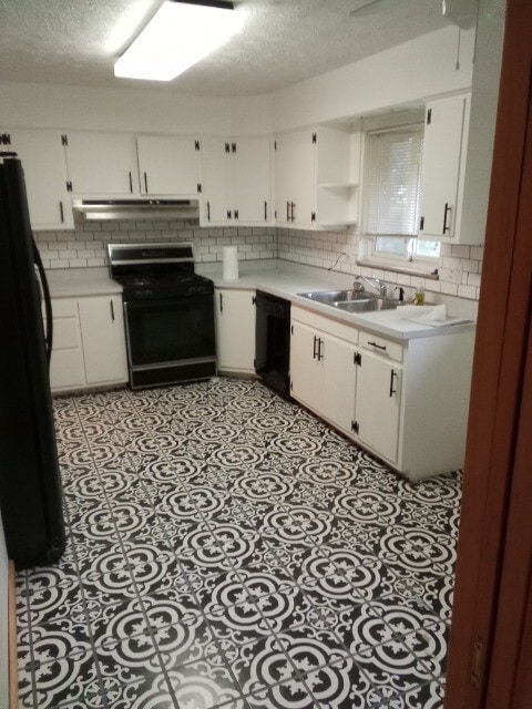 Photo - 690 Gordon Dr