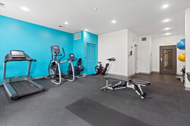 Photo - 830 N Milwaukee Ave