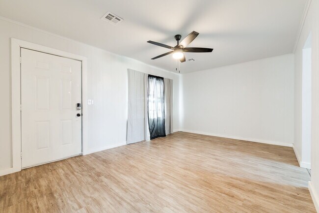 Photo - 314 W 36th St