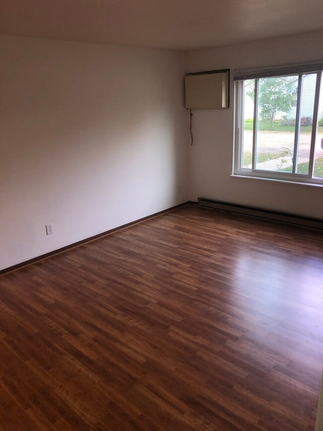 Living room - Park Meadow Apartments Unit 3