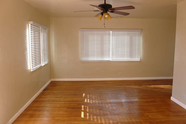 Photo - 278 W Ave L Unidad Front House