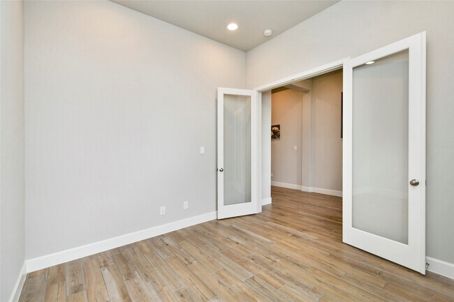 Photo - 5042 Albany Shores Ln