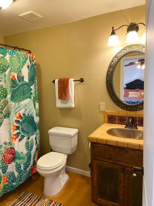 2648 E Drachman St Unit Guest House Utilities included House Rental