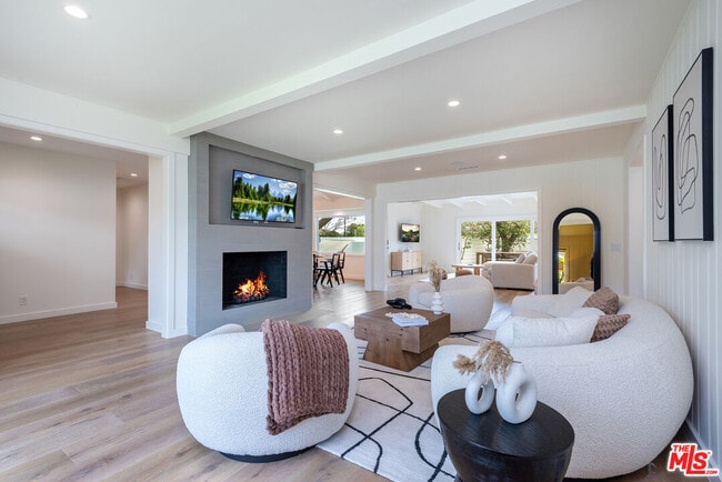 Photo - 527 S Bentley Ave