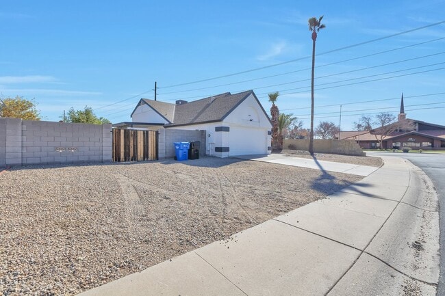Photo - Welcome to this stunning 4-bedroom, 2-bathroom home in the heart of Glendale, AZ