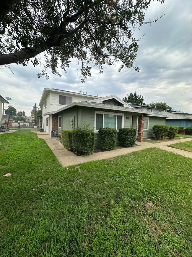 Building Photo - Water, Sewer, Garbage paid Rental
