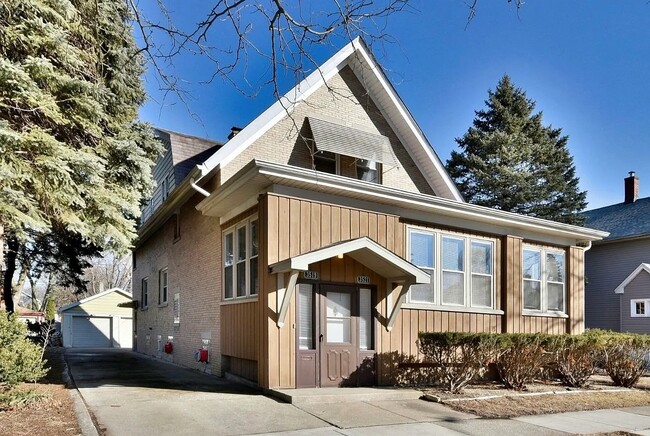 Building Photo - 3521 Oak Ave Rental