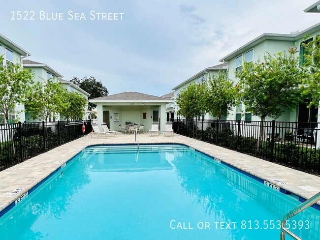 1522 Blue Sea St