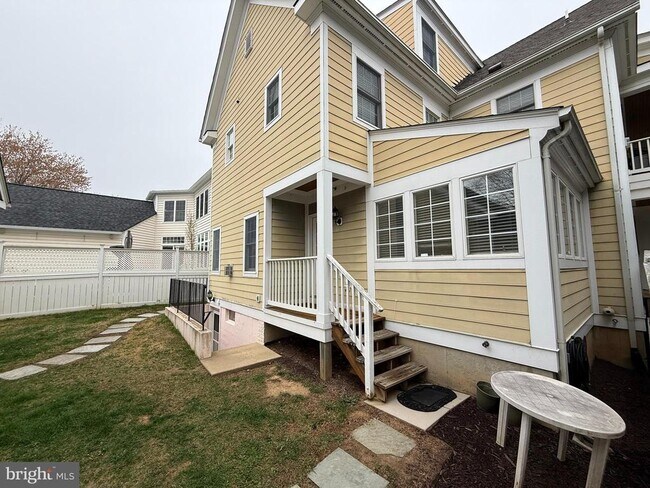 Photo - 817 Linslade St Unit LL