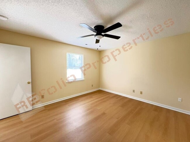 Photo - 703 Larchwood Dr