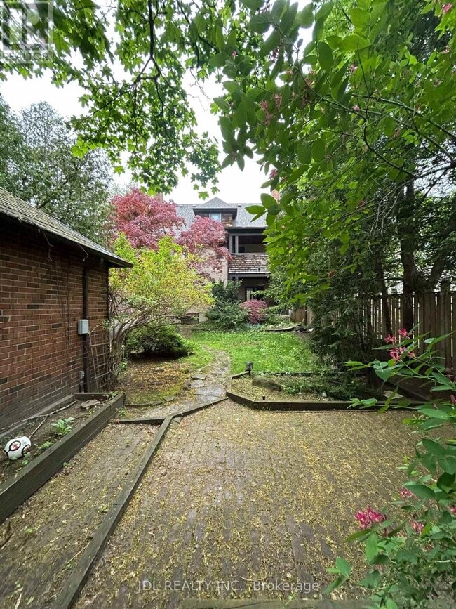 Photo - 19 Glengrove Ave E