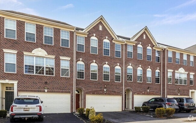 Building Photo - 5032 Wesley Square Rental