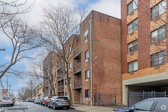 Photo - 555 Mclean Ave