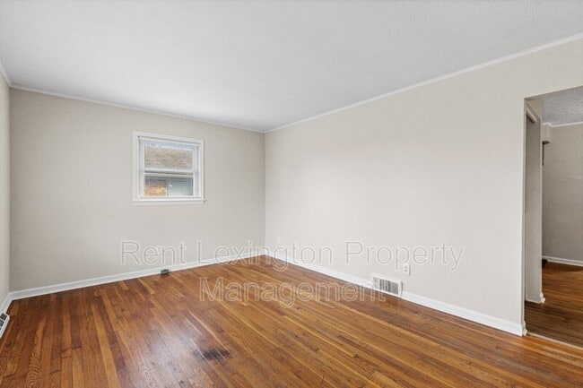 3633 King Arthur Dr