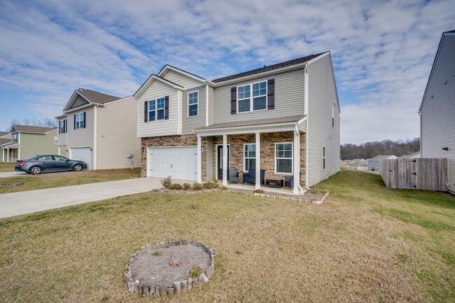 Photo - 4 bed/2.5 bath in Kingsport, TN