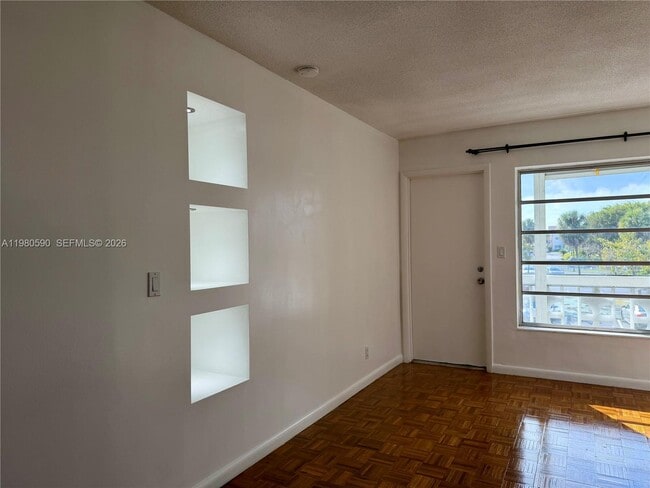 Photo - 16701 NE 14th Ave Unidad 212