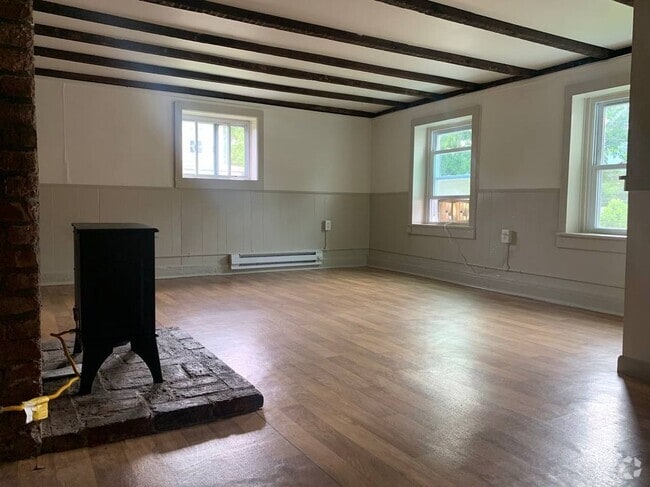 Building Photo - 38 Davis St Rental
