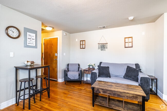 1BR, 1BA - 550 SF - Living Room & Dining Area
