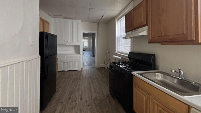 Photo - 5330 Race St