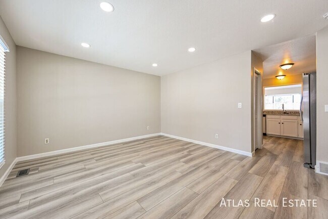 Photo - 1255 S Lewiston Way