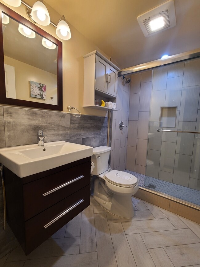 Photo - 936 Brunswick St Unit B