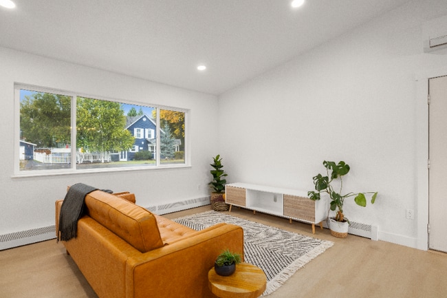 Photo - 815 Waverly Pl