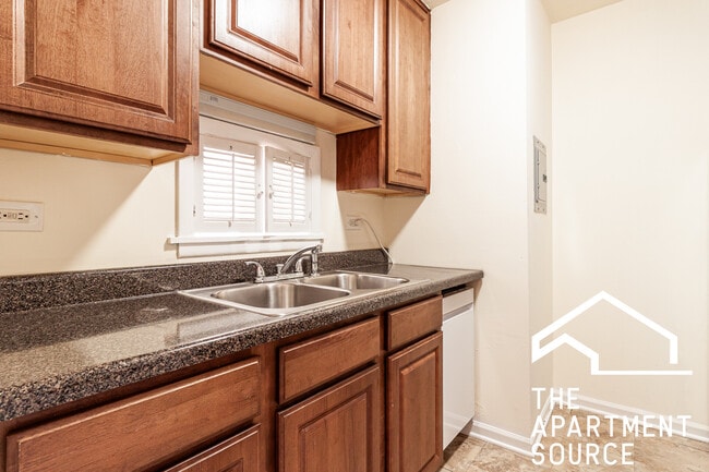 Photo - 665 W Wrightwood Ave