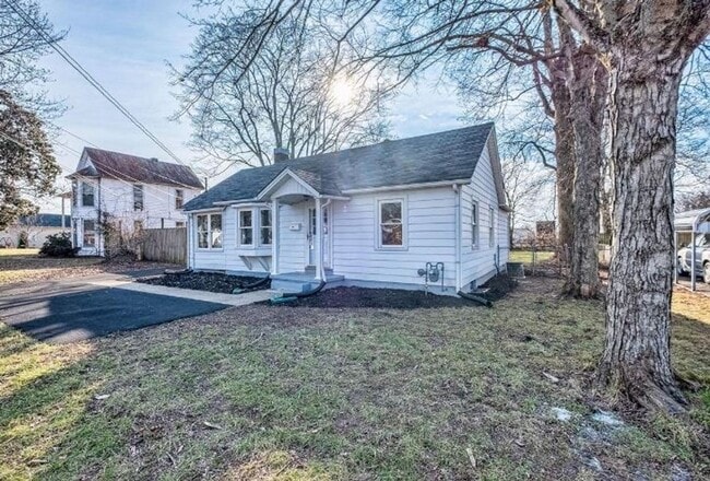 Photo - For Rent – 3-Bedroom Home with Basement & ...