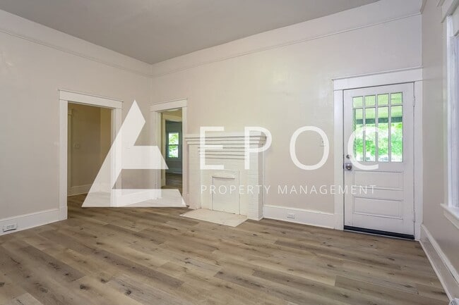 Building Photo - 806 Lawsonville Ave