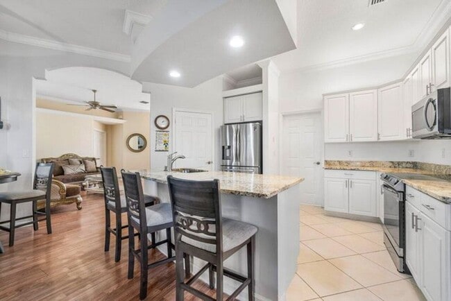 Photo - 146 Fernwood Crescent