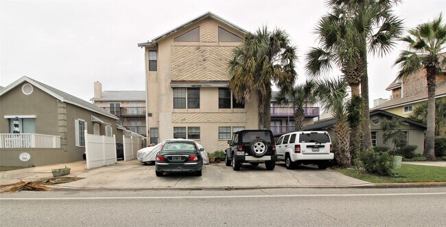 1 block from the beach! - 1712 1st St S