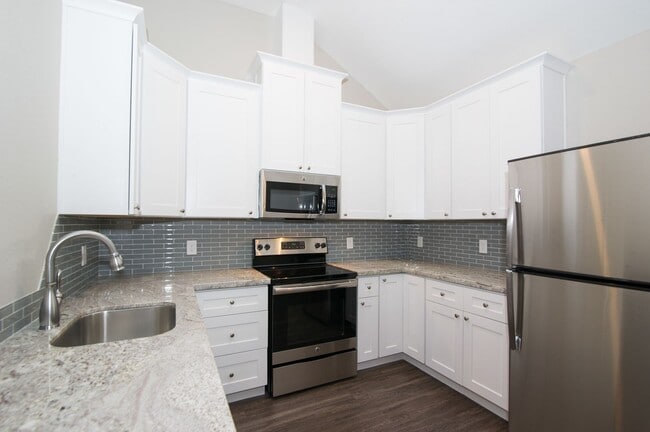 Photo - ADORABLE 2/1 APARTMENT CLOSE TO CAMPUS! DEC SUBLEASE!