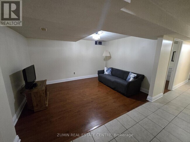 Photo - 5187 Springbok Crescent