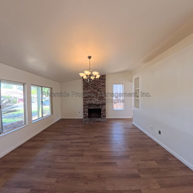 Photo - 24052 Royale St