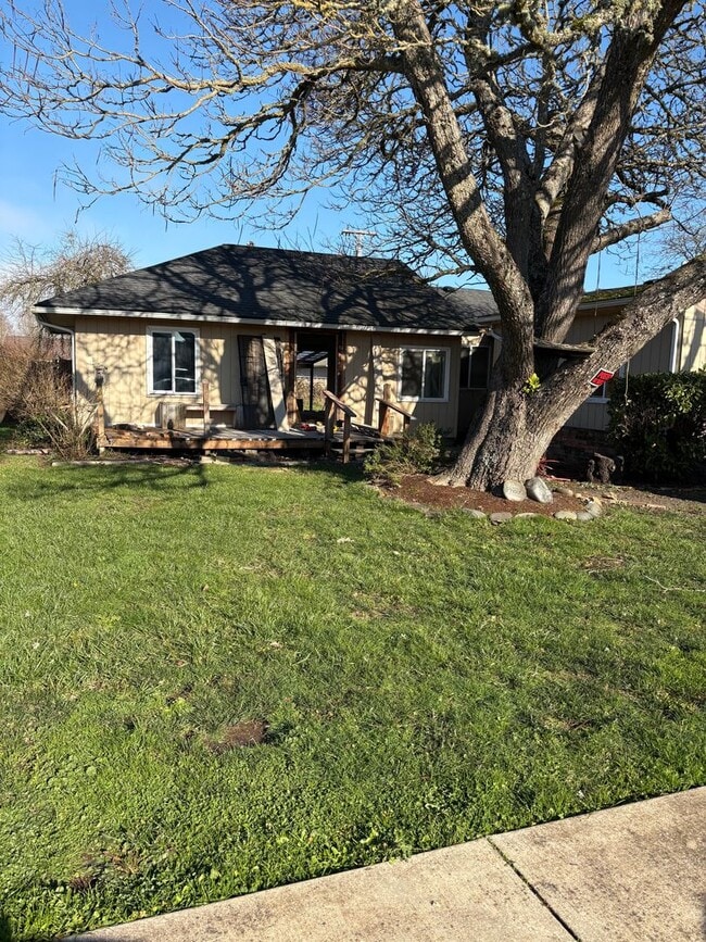 Building Photo - 3-bedroom 1 bath house