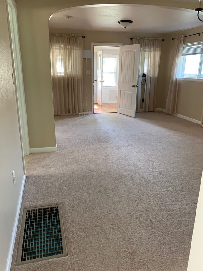 Building Photo - 4 Bedroom Duplex Unit A