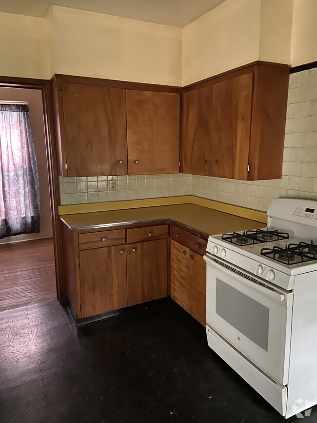 Building Photo - 836 Park St Rental