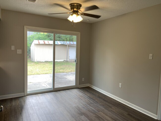 Photo - 219 Fowler St