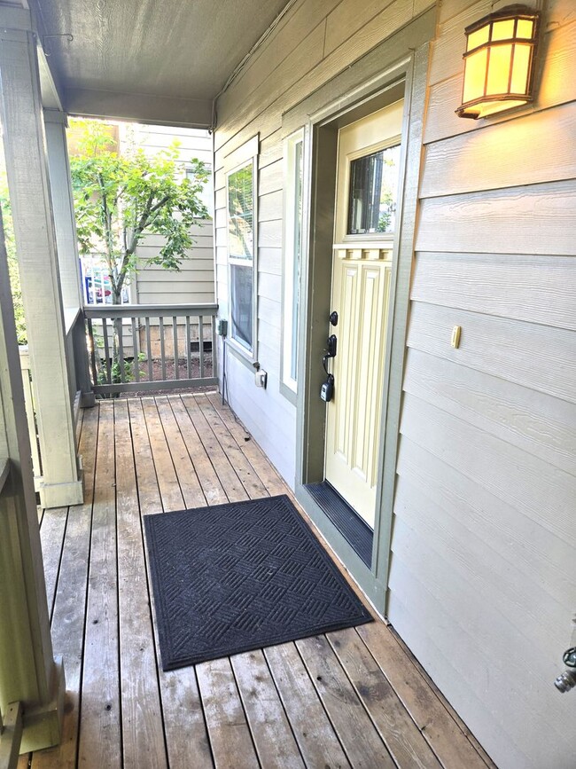 Photo - Tons of Space ! Walk to Park!  Newer 2017 ...