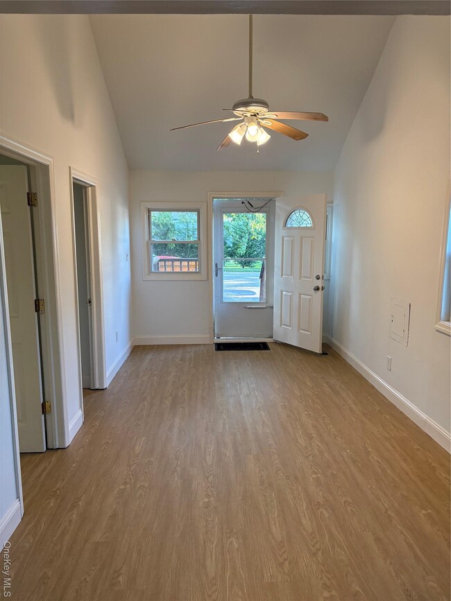 Building Photo - 36 Edgewater Dr Rental